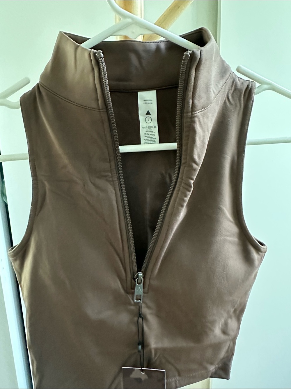 Sleeveless Mock Neck Zip Crop Tank Top - Brown - Picture 3 of 4